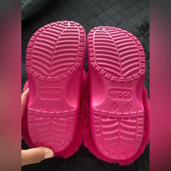 CROCS Pink Fuzzy Mules for Cozy Comfort - Picture 2 of 9